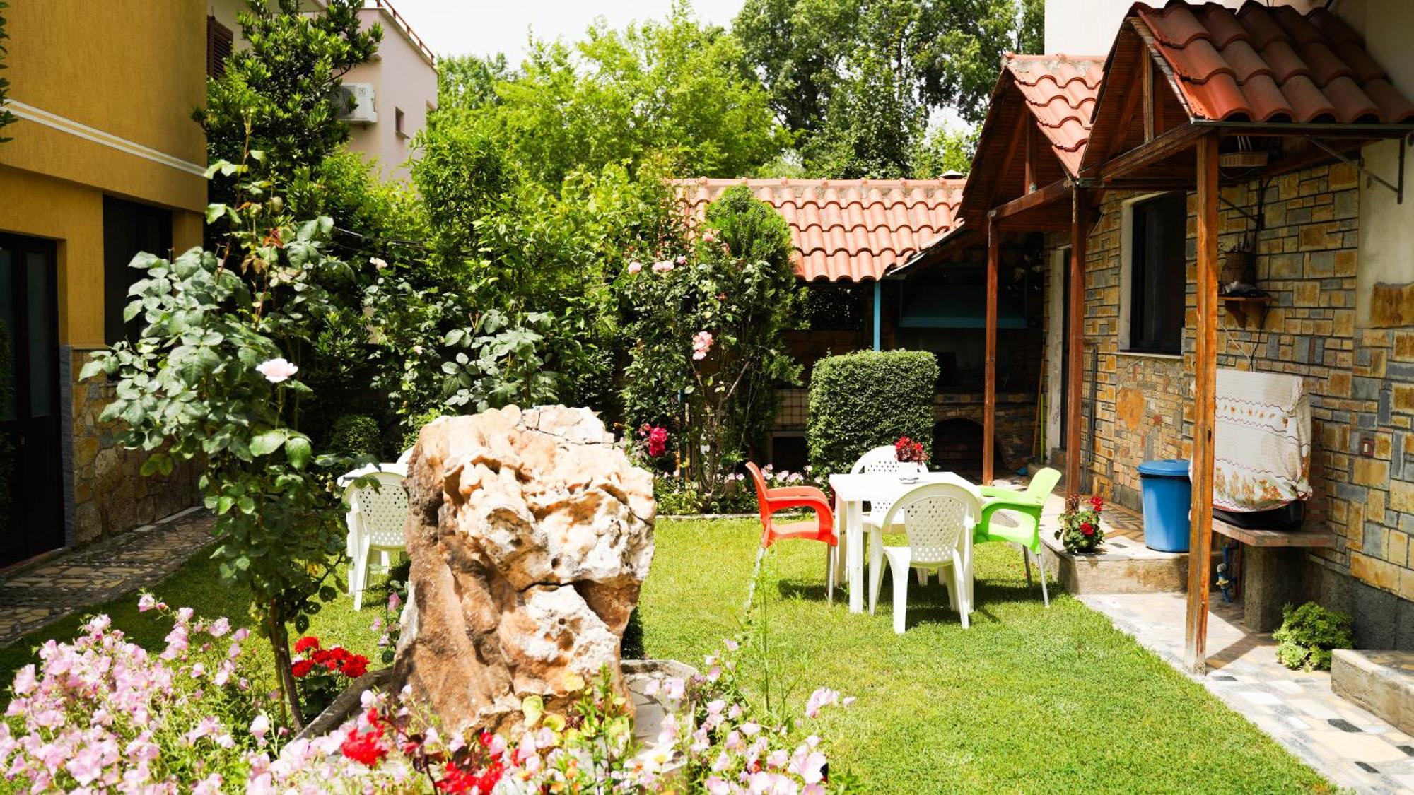 Vila Aliaj Deluxe Apartment With 2 Rooms & 2 Baths And Garden View Durrës 外观 照片